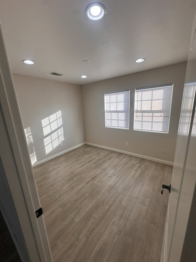 Building Photo - 3835 Camellia Dr