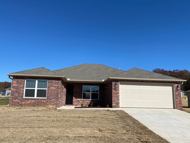 Building Photo - *Home For the Holidays Special*  Four Bedr...