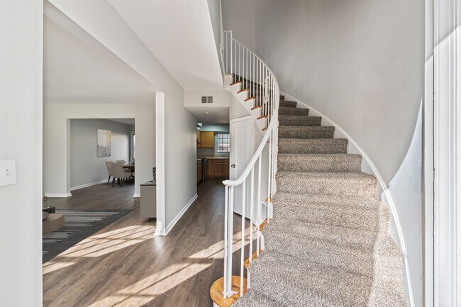 Foto del edificio - Jamestown Apartments & Townhomes