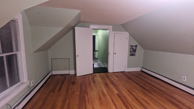 Building Photo - 170 Oak St