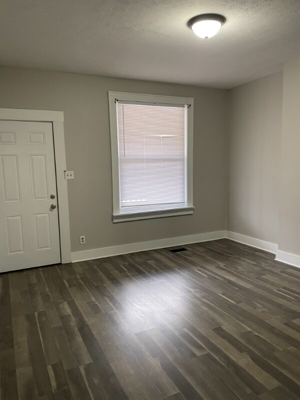 Foto del edificio - 990 N 9th St