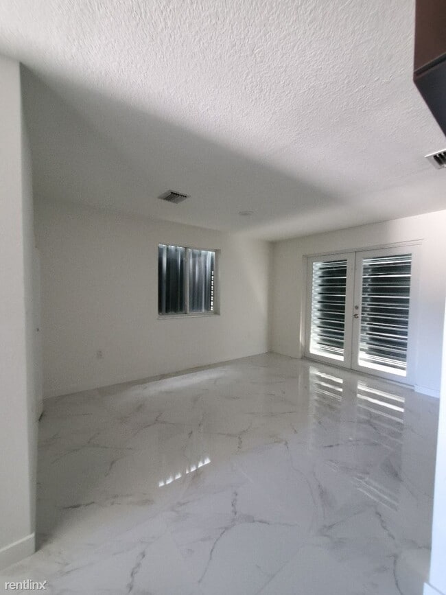 Building Photo - 3 br, 2 bath House - 1730 NW 66th St # 1740