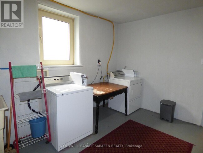 Building Photo - 682 Irene Crescent