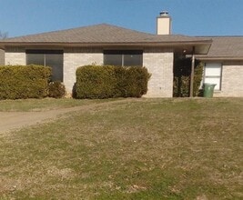 Building Photo - 302 Shady Valley Dr