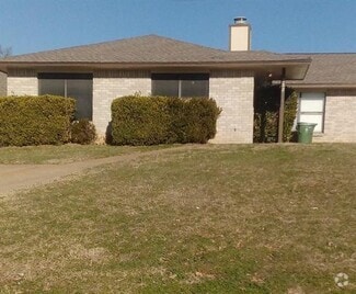 Building Photo - 302 Shady Valley Dr