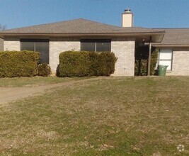 Building Photo - 302 Shady Valley Dr
