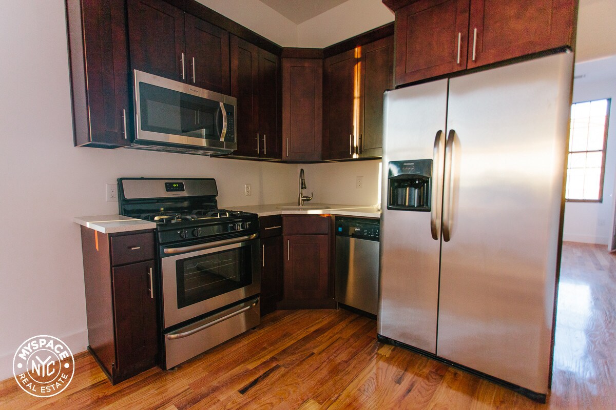 Primary Photo - 6072 56th St