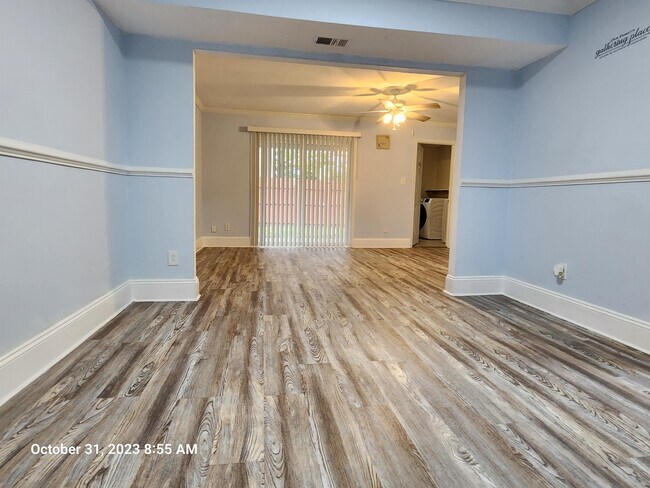 Building Photo - 3383 Lakecrest Rd