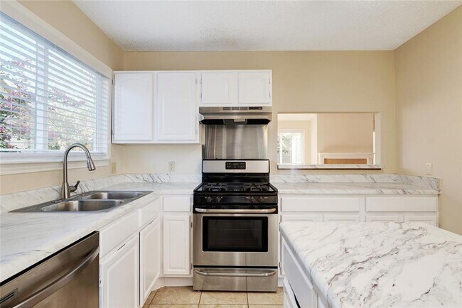 Foto del edificio - 6223 Avery Island Ave