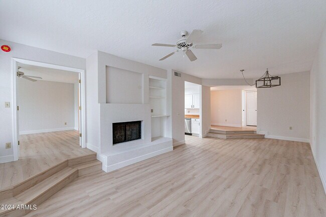 Foto del edificio - 7800 E Lincoln Dr