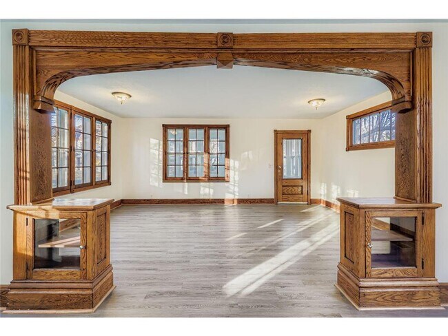 Foto del edificio - 988 Reaney Ave E