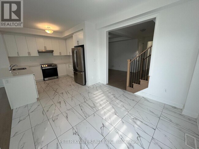 Building Photo - 210 Thompson Dr