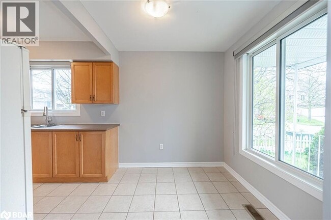 Building Photo - 14 D'Ambrosio Dr