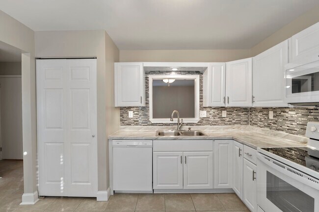 Building Photo - 329 Cold Spring Pl