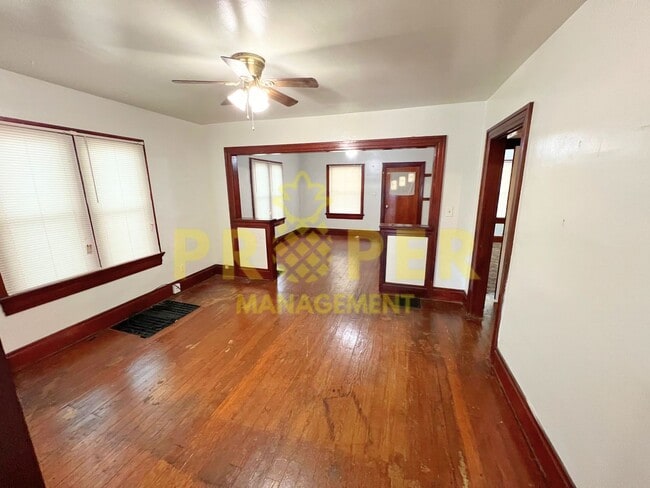 Foto del edificio - 2 bedrooms 1 bathroom house