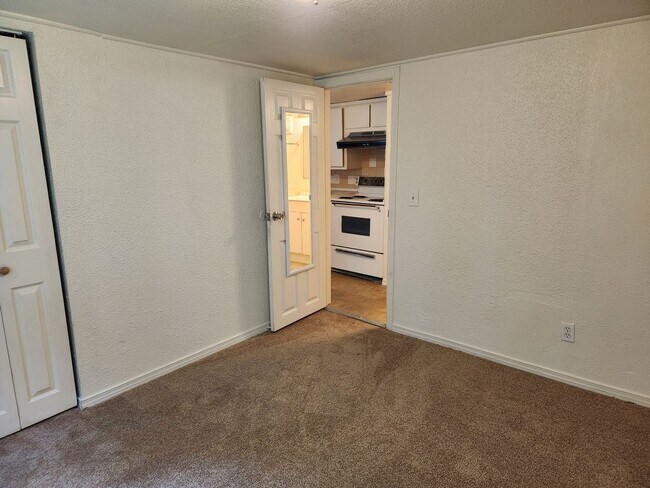 Building Photo - 1 br, 1 bath House - 1107 Edwards Court E ...