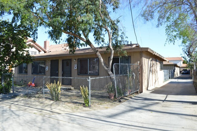 Building Photo - 12025 Elliott Ave