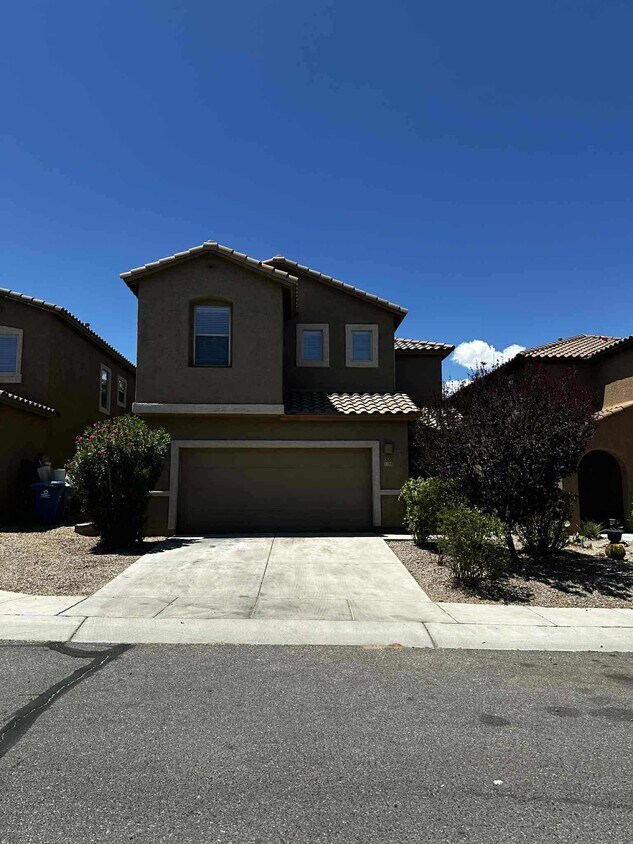 Primary Photo - 1120 E Mt Shibell Dr