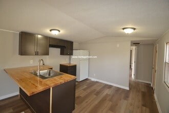 Building Photo - 11049-11051 Stephens Rd