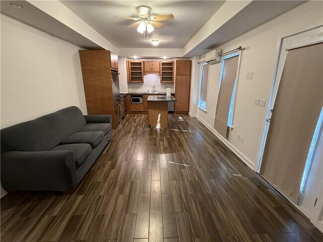 Foto del edificio - 2216 Plantation Ln