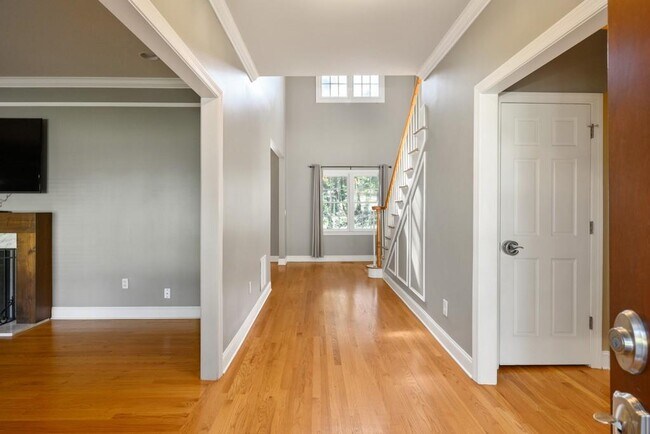 Building Photo - 4878 Long Island Dr NE