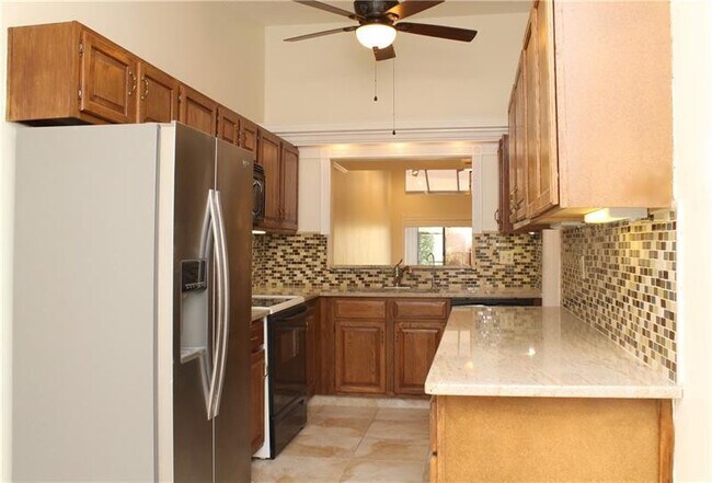 Foto del edificio - 6722 Canary Palm Cir