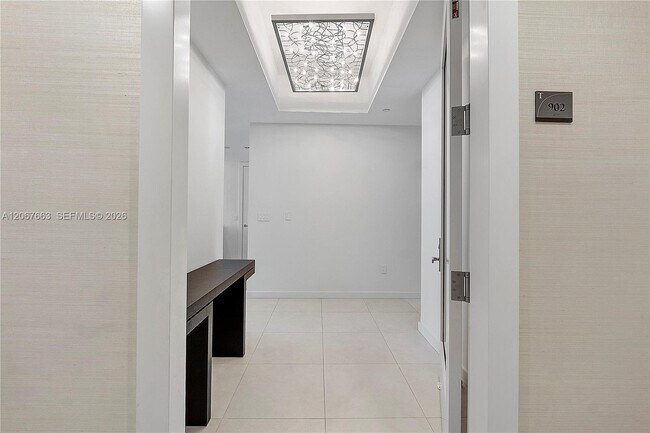 Building Photo - 15811 Collins Ave
