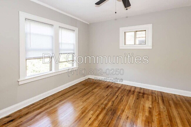 Foto del edificio - 2988 S Moreland Blvd