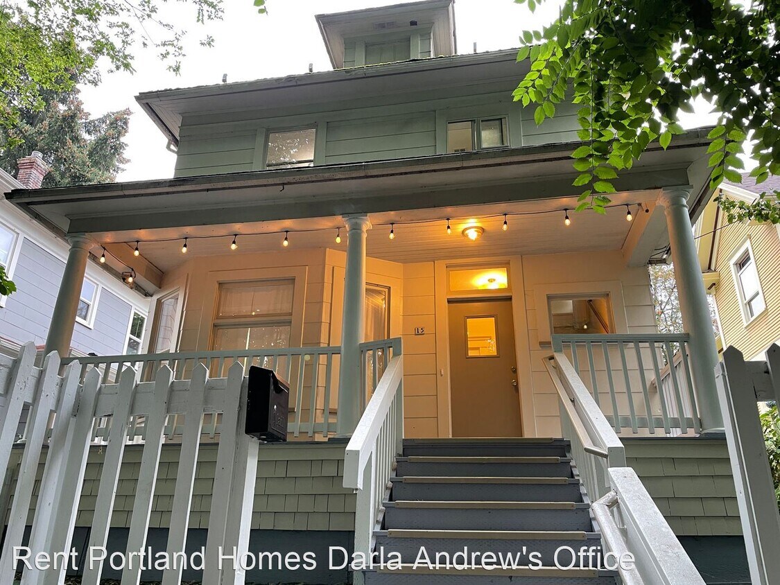 Primary Photo - 3 br, 1.5 bath House - 15 NE Monroe Street