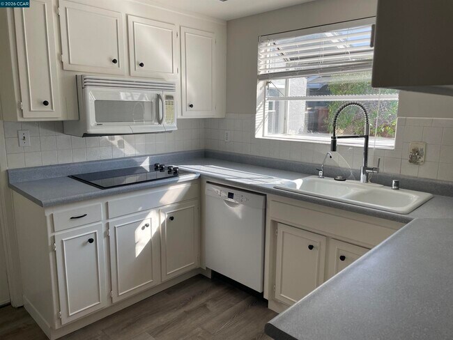 Foto del edificio - 4780 Mintwood Dr