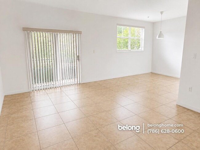 Foto del edificio - 8833 NW 107 Ct