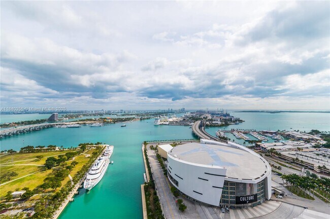Foto del edificio - 888 Biscayne Blvd