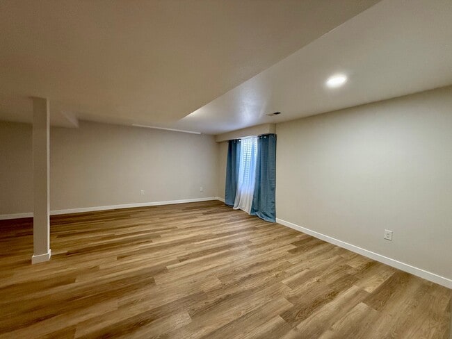 Building Photo - 411 Ruby Dr