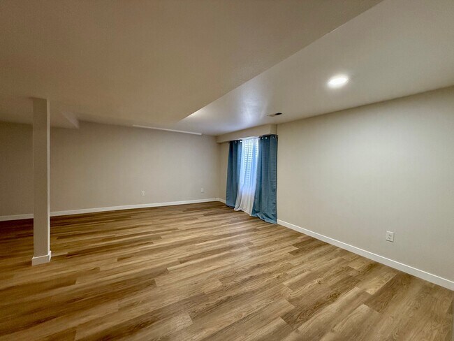 Foto del edificio - 411 Ruby Dr