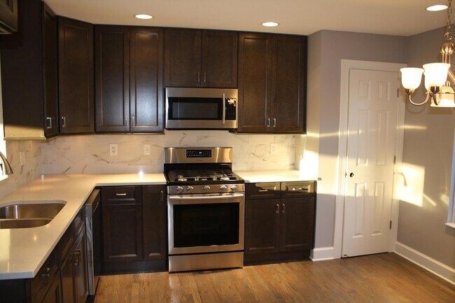 Foto del edificio - 6930 Avery Rd