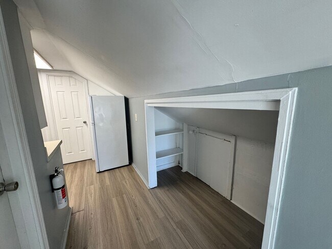 Building Photo - Apartment for rent! ALL BILLS INCLUDED!!!!!