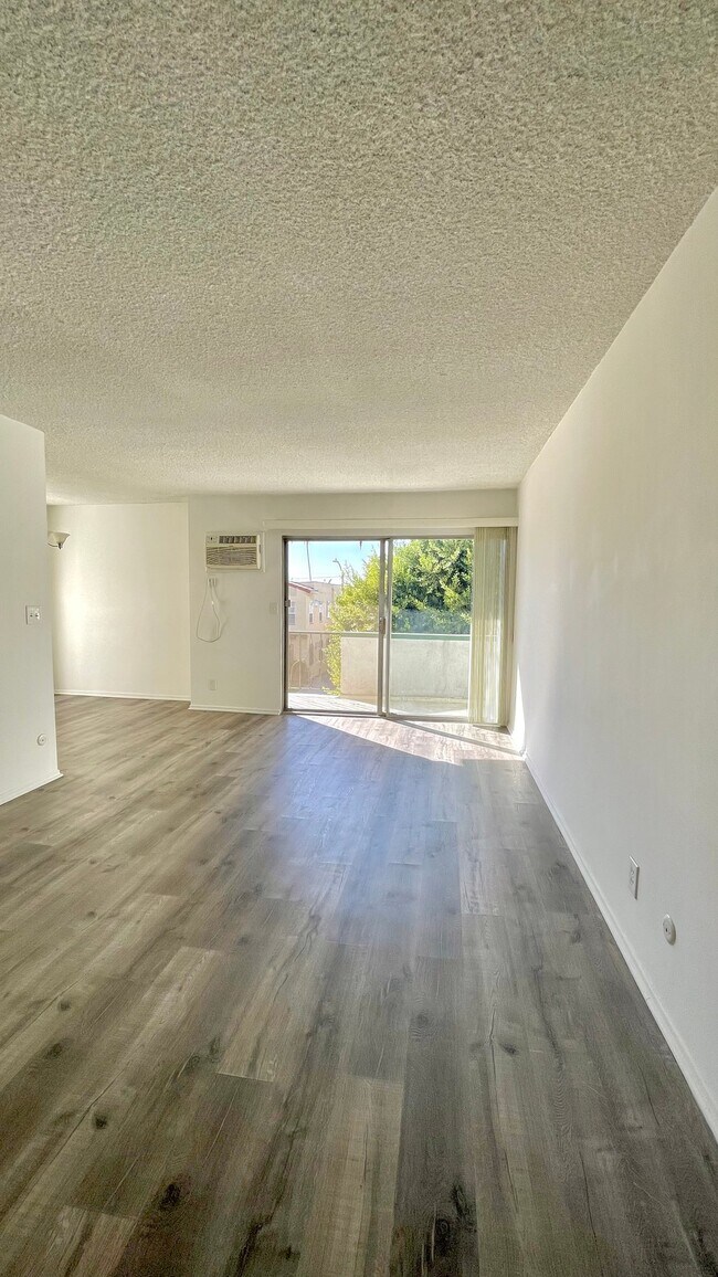 Building Photo - 428 Hayworth Ave