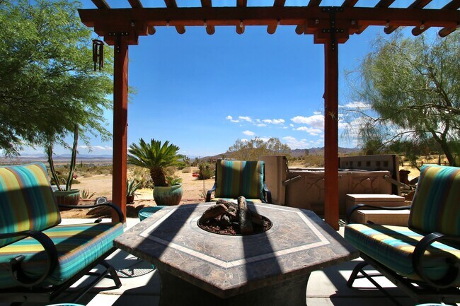 Building Photo - Renovated w/ Beautiful Features! Must See!