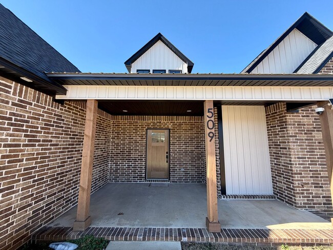 Building Photo - 509 Waggoner Ln