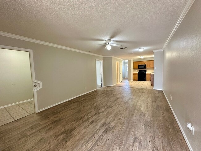 Building Photo - Duplex Available in North by Northwest!