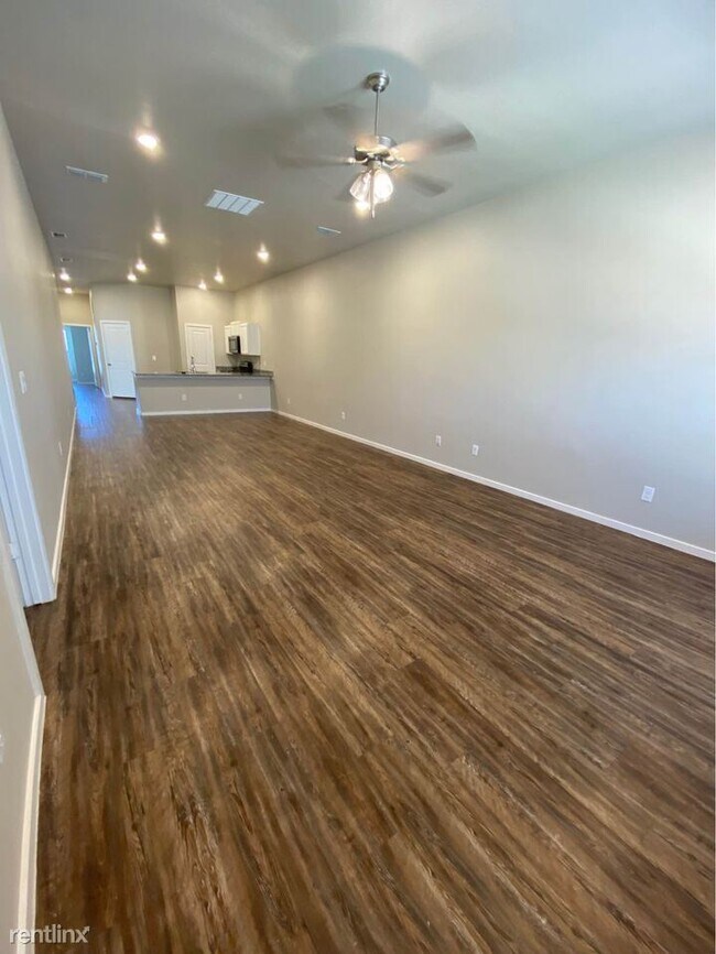 Foto del edificio - 3 br, 2 bath Duplex - 2105 Langford Avenue A