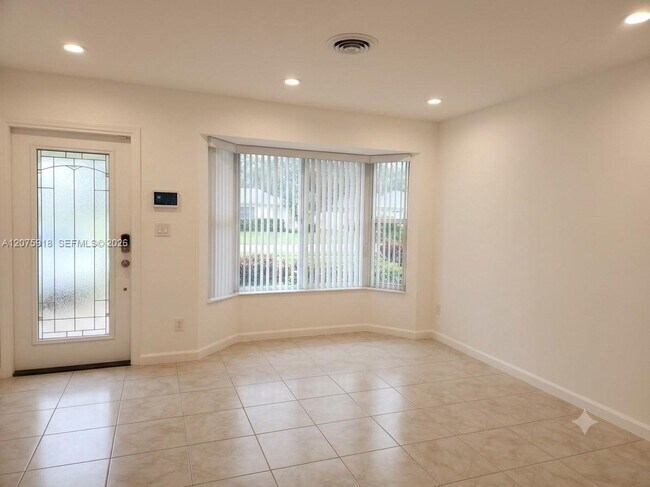 Foto del edificio - 3345 Hayes St
