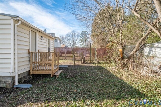 Building Photo - 1609 Buren St