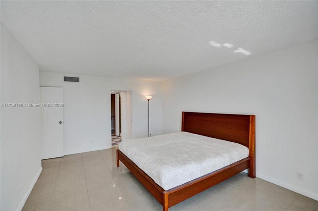 Foto del edificio - 2 bedroom in Sunny Isles Beach FL 33160