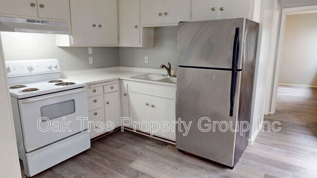 Foto del edificio - 1648 Russell St