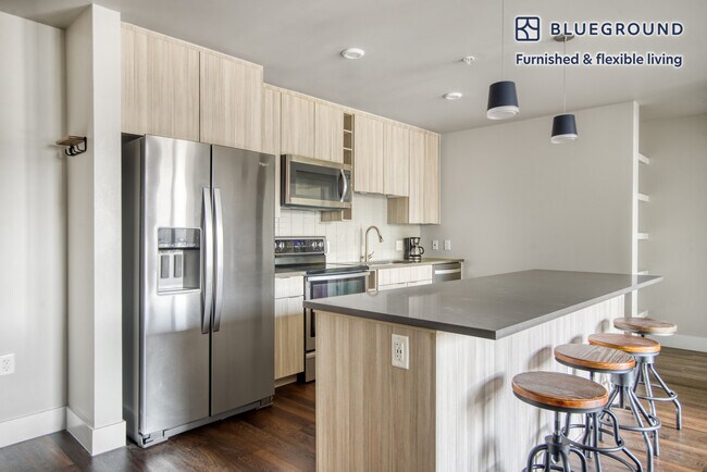 Building Photo - 985 Albion St