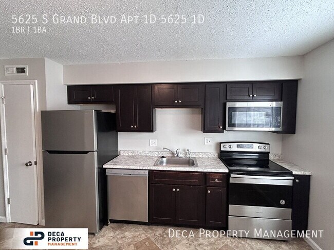 Foto del edificio - 5625 S Grand Blvd