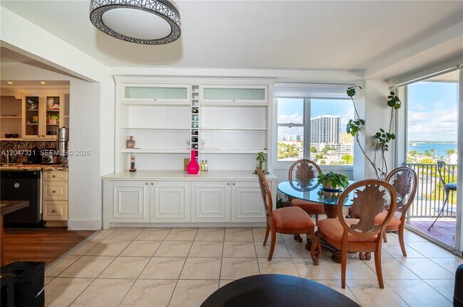 Foto del edificio - 7545 E Treasure Dr