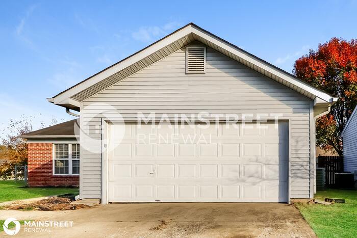 Primary Photo - 9611 Combs Ln, Louisville, KY 40258