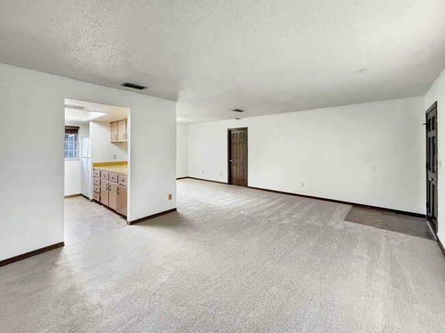 Photo - 590 Belltower Ave House